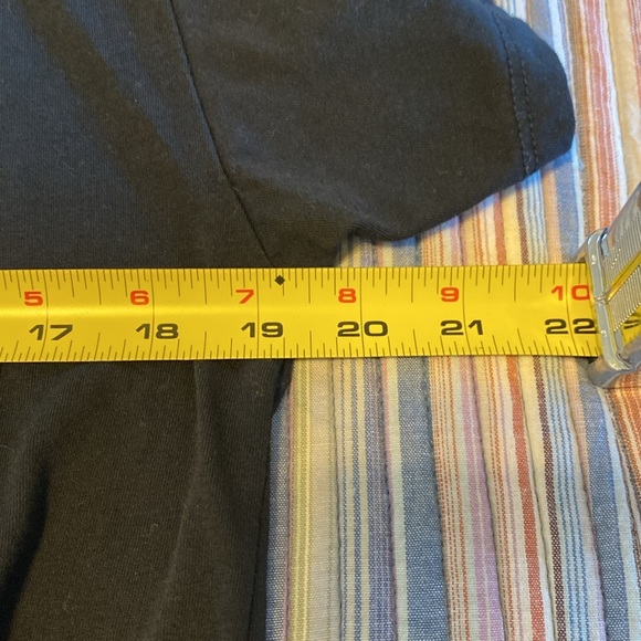 Pink Floyd Black Crop Top with Unique Fringe and Graphic Design - Picture 5 of 6